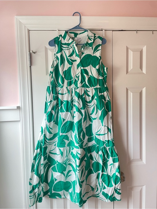 Tahari Dresses & Skirts - Tahari Sleeveless Green & White Leaf Print Midi Dress